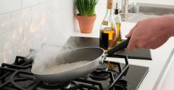 Hindari Kebiasaan Ini saat Memasak agar Wajan Tidak Cepat Lengket