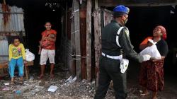 Denpom V/4 Surabaya Bagikan Sembako di Kampung Pemulung