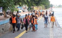 Langgar PSBB, 108 Warga Dihukum Bersih-Bersih Danau Sunter