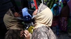 Ratusan Warga Sekitar Pabrik Sampoerna Jalani Tes Swab Covid-19