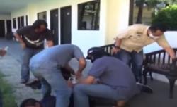 Video Penangkapan 3 Pemain Sepak Bola dan 1 Wasit Edarkan Sabu 5 Kg