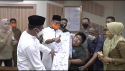 Anak Korban Perundungan di Pangkep Dapat Simpati Diberi Hadiah oleh Mantan Menteri