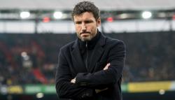 Van Bommel Tertarik Latih AC Milan