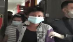 Video Polisi Tangkap Pasangan Sesama Jenis Aniaya Bocah 7 Tahun di Batam