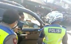 Kronologi Bripka Hil Tantang Duel Petugas Check Point PSBB di Ciparay Bandung