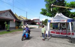 Area Wisata Kulonprogo Ditutup, Puluhan Kendaraan Nekat Masuk
