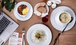 Waktu Makan Kembali Normal Usai Lebaran, Saran Dokter: Perbanyak Asupan saat Santap Siang