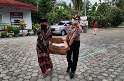 Ringankan Panti Asuhan, Mantan Wakapolres Kulonprogo Bagikan Sembako