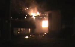 Warga 2 Desa di Tapsel Bentrok, Rumah dan Sepeda Motor Dibakar Massa