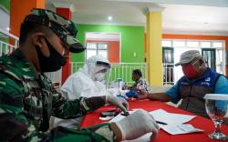 Usai Libur Lebaran, Ratusan Warga Medan Ikuti Rapid Test Massal di Kodam I/BB