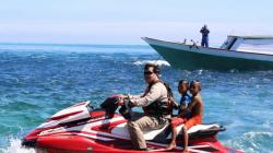 Wagub Sulut Hibur Anak-Anak Pesisir Terdampak Covid-19 Keliling Pantai dengan Jet Ski