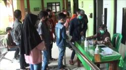 Puluhan Calon Siswa Baru di Mojokerto Antre Mendapatkan Kartu Sehat