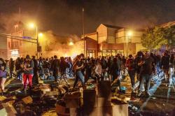 Protes Antirasial Meluas, Tentara AS Dikerahkan ke Jalan-Jalan Minneapolis