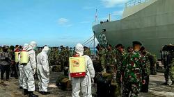Terapkan New Normal, Lantamal VI Makassar Disinfeksi Kapal Perang KRI Banda Aceh-539