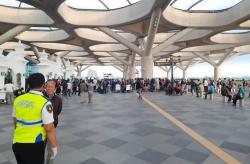 Ratusan Calon Penumpang Pesawat Menumpuk di Bandara YIA