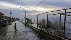 Waspada Gelombang Laut Tinggi hingga 3 Meter di Pesisir Pantai Utara