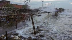 Dampak Siklon Tropis Surigae, Waspada Gelombang 2,5 Meter di Perairan Selatan Jateng