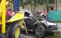 Gara-Gara Ceceran Oli, Belasan Motor-Mobil Terjatuh di Paguyangan Brebes