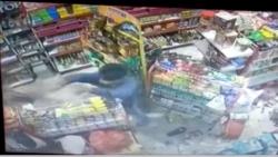 Rekaman CCTV Aksi Penyerangan Sekelompok Remaja di Minimarket Makassar