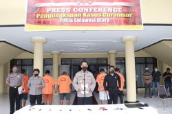 Polda Sulut Bongkar Pencurian dan Penggelapan Mobil, Barang Bukti Diserahkan ke Pemilik<