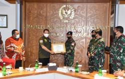 Video Panglima TNI Marsekal Hadi dan Ketua MPR Bambang Soesatyo Beri Penghargaan kepada 2 Prajurit TNI AL