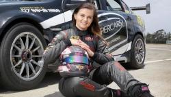 Renee Gracie, Mantan Pembalap yang Rela Tampil Seksi Demi Uang