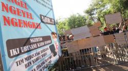 Warga Desa Kedak Kediri Unjuk Rasa Tuntut Pemberlakuan New Normal