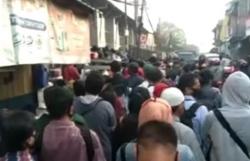 Video Penumpang KRL Berdesakkan di Stasiun Citayam Antre hingga Jalan Raya