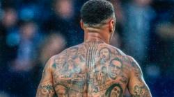 Striker Watford Ini Bikin Tato Keren untuk Hormati Tokoh Kulit Hitam