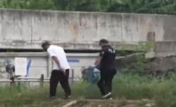 Video Penemuan Potongan Tubuh Manusia Terbungkus Plastik Gegerkan Warga Depok