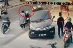Video Aksi Komplotan Pencuri Modus Kempes Ban Gasak Tas dalam Mobil di Cakung