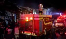 Pabrik Roti di Cirebon Terbakar, 7 Mobil Damkar Dikerahkan Padamkan Api