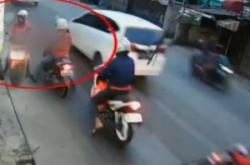 Rekaman CCTV Perempuan di Bekasi Jadi Korban Begal Payudara saat Berkendara
