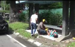 Mayat Mr X Ditemukan di Halte Bus Kota Medan, Petugas Evakuasi Pakai APD Lengkap
