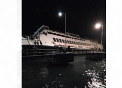 60 Penumpang KM Dharma Rucitra yang Bocor Dievakuasi, Kendaraan Masih Terjebak