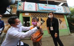 Pelindo I Edukasi Anak-Anak di Pinggir Sungai Deli tentang New Normal