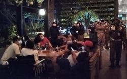 Asyik Nongkrong, Pengunjung Bar di Sleman Dibubarkan Satpol PP
