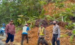 Longsor Dekat Perbatasan Malaysia, Jalan di Bukit Genting Lanjak Tak Bisa Dilalui