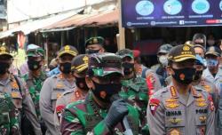 Tinjau Kesiapan New Normal, Panglima TNI-Kapolri Blusukan ke Pasar Singosari Malang