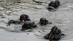 Aksi Prajurit Kopaska TNI AL Menyusup Area Musuh dengan Menyelam