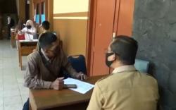 Kebingungan dan Tak Ada Sinyal saat Daftar PPDB, Ratusan Wali Murid Datangi Sekolah