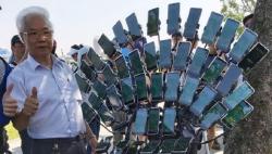 Unik, Kakek Ini Main Pokemon GO Menggunakan 64 Ponsel