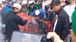 Video Unjuk Rasa Tolak RUU HIP Bakar Bendera PDI Perjuangan