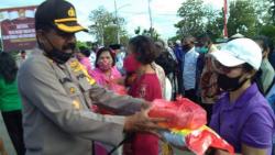 Peringati Hari Bhayangkara, Polda Maluku Tenggara Barat Bagikan Paket Kebutuhan Pokok