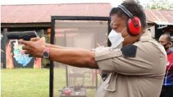 HUT Ke-74 Bhayangkara, Olly Dondokambey Adu Ketangkasan Menembak dengan Kapolda Sulut