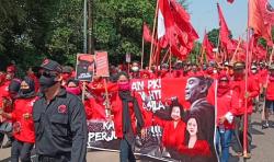 Massa PDIP Kota Pekalongan Desak Polisi Usut Tuntas Kasus Pembakaran Bendera