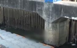 Video Petugas SDA Temukan Mayat Perempuan Dikira Boneka di Pintu Air Sunter