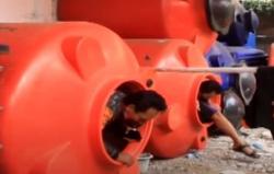 Relawan Pengantar Jenazah di Kudus Isolasi Mandiri dalam Tangki Air Takut Tularkan Covid-19