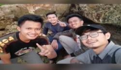 Video 4 Wisatawan di Pantai Pulau Manuk Banten Terseret Ombak saat Berfoto