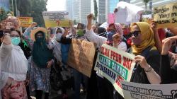 Puluhan Orang Tua Murid Unjuk Rasa Tolak PPDB DKI 2020 di Kemendikbud